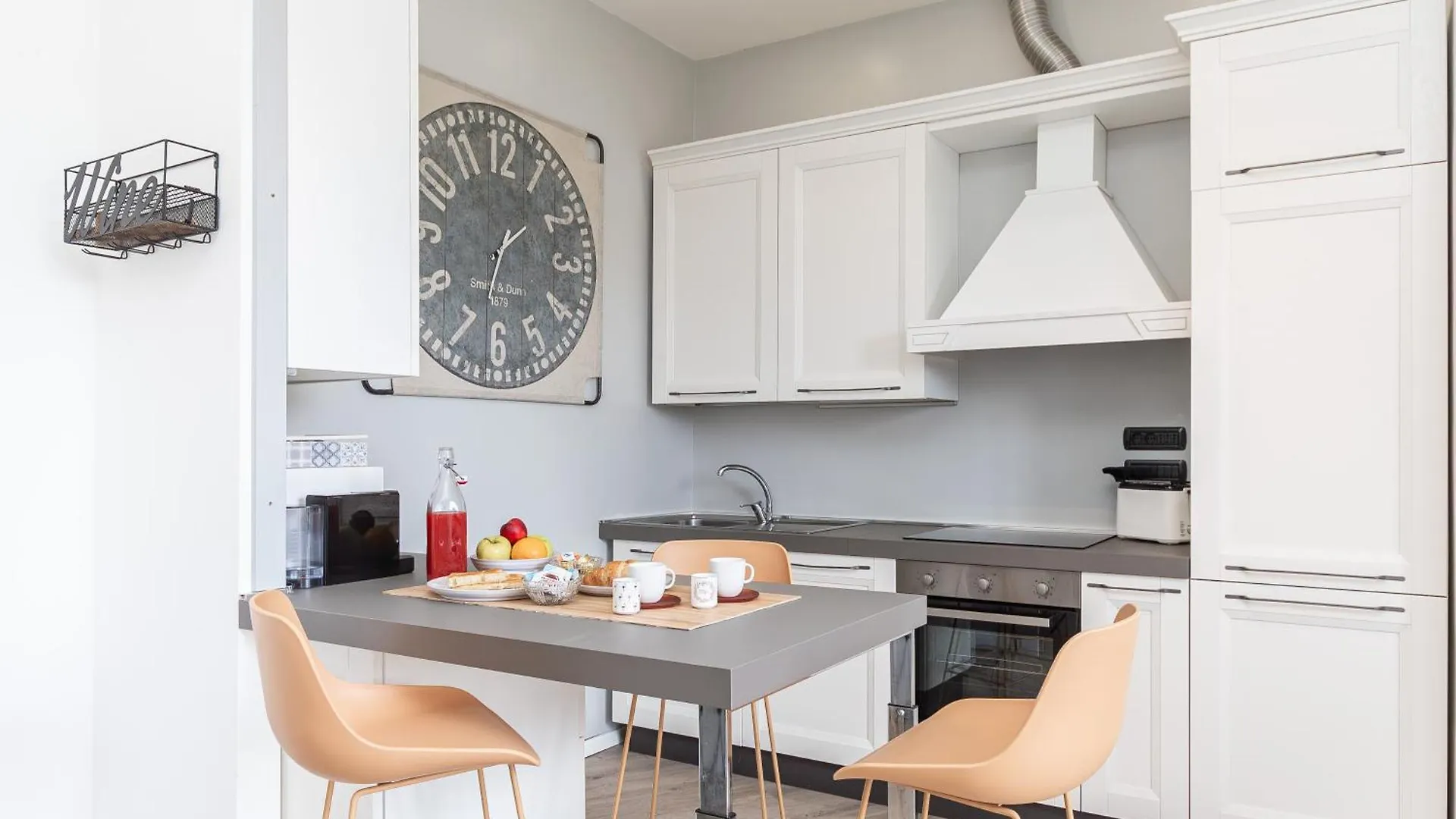 Spacious 3-Bedroom Apartment - 10 Min To City Center & 5 Min To Gaslini Hospital Genoa 0*,