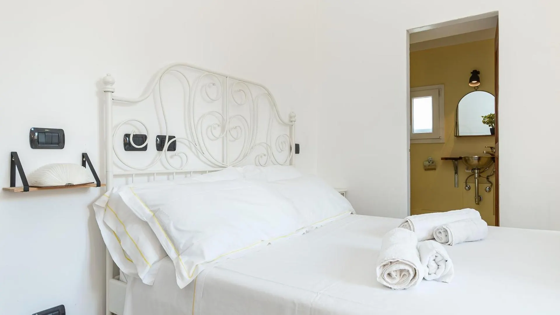 Spacious 3-Bedroom Apartment - 10 Min To City Center & 5 Min To Gaslini Hospital Genoa
