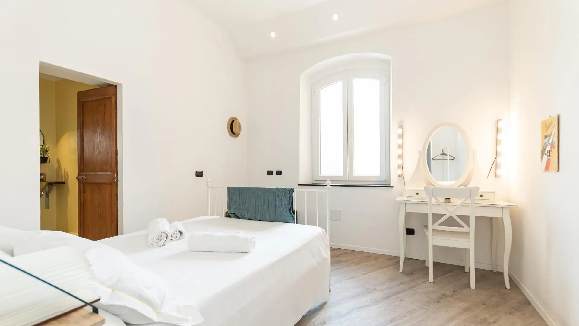 Spacious 3-Bedroom Apartment - 10 Min To City Center & 5 Min To Gaslini Hospital Genoa