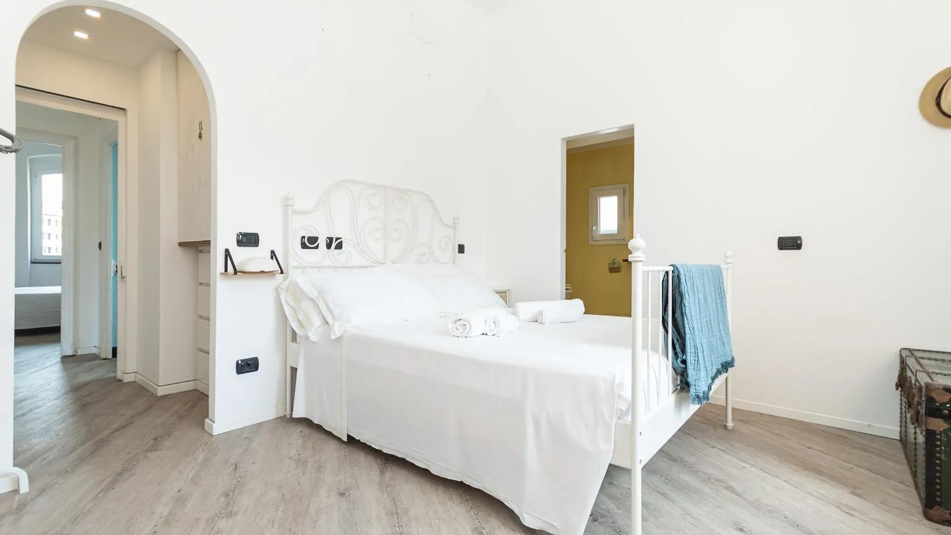 Spacious 3-Bedroom Apartment - 10 Min To City Center & 5 Min To Gaslini Hospital Genoa