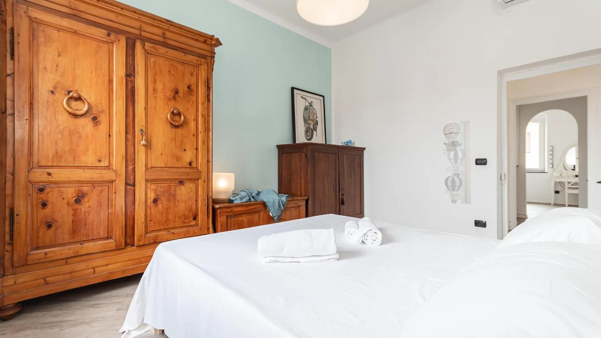 Spacious 3-Bedroom Apartment - 10 Min To City Center & 5 Min To Gaslini Hospital Genoa 0*,