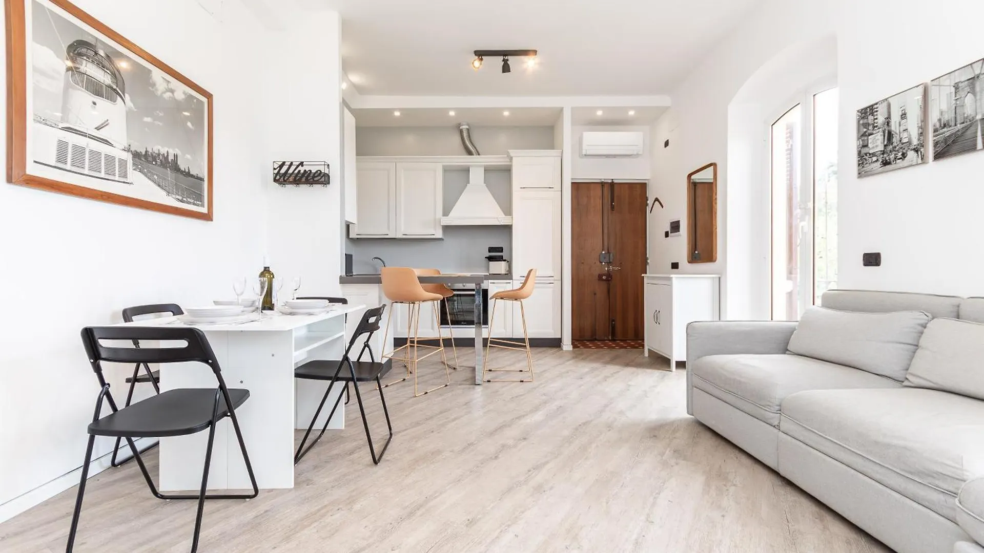 Spacious 3-Bedroom Apartment - 10 Min To City Center & 5 Min To Gaslini Hospital Genoa Italy